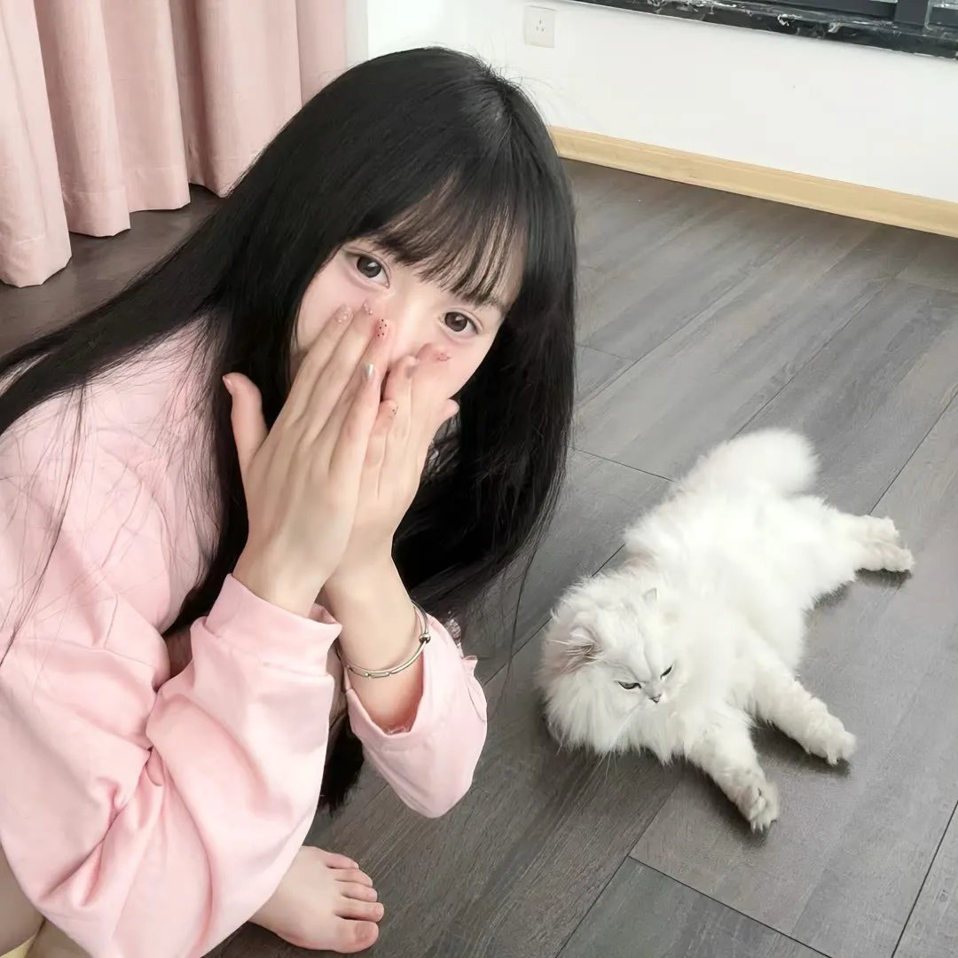 如月微笑